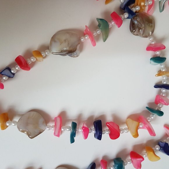 Multicolored Shell Necklace - Picture 3 of 3